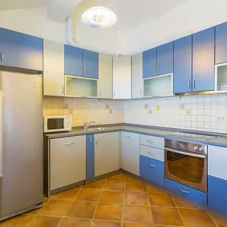 Sun & Sky Apartment